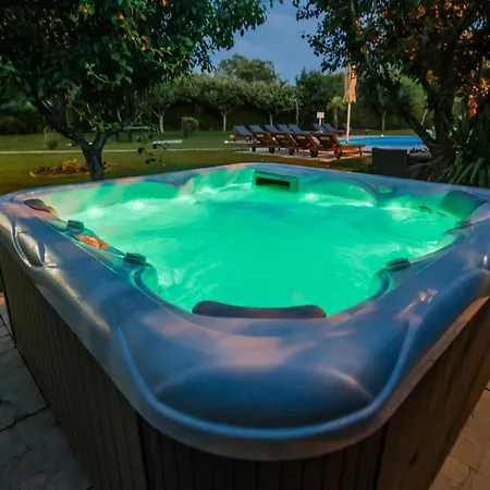 Villa Luxury Two Complex *