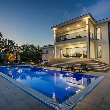 Villa Luxury Two Complex